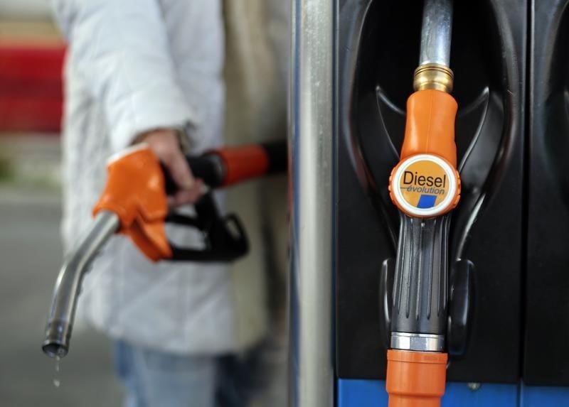 Le gouvernement veut rapprocher les taxations sur l'essence et le diesel