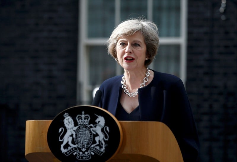 Theresa may pose les jalons de sa politique industrielle
