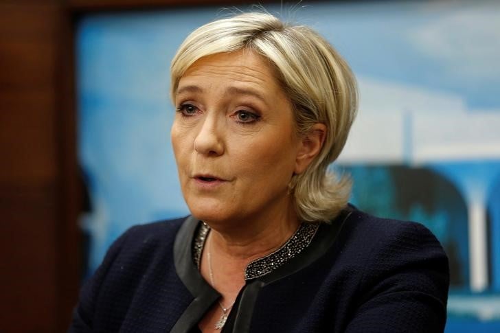 Le pen devance macron et fillon