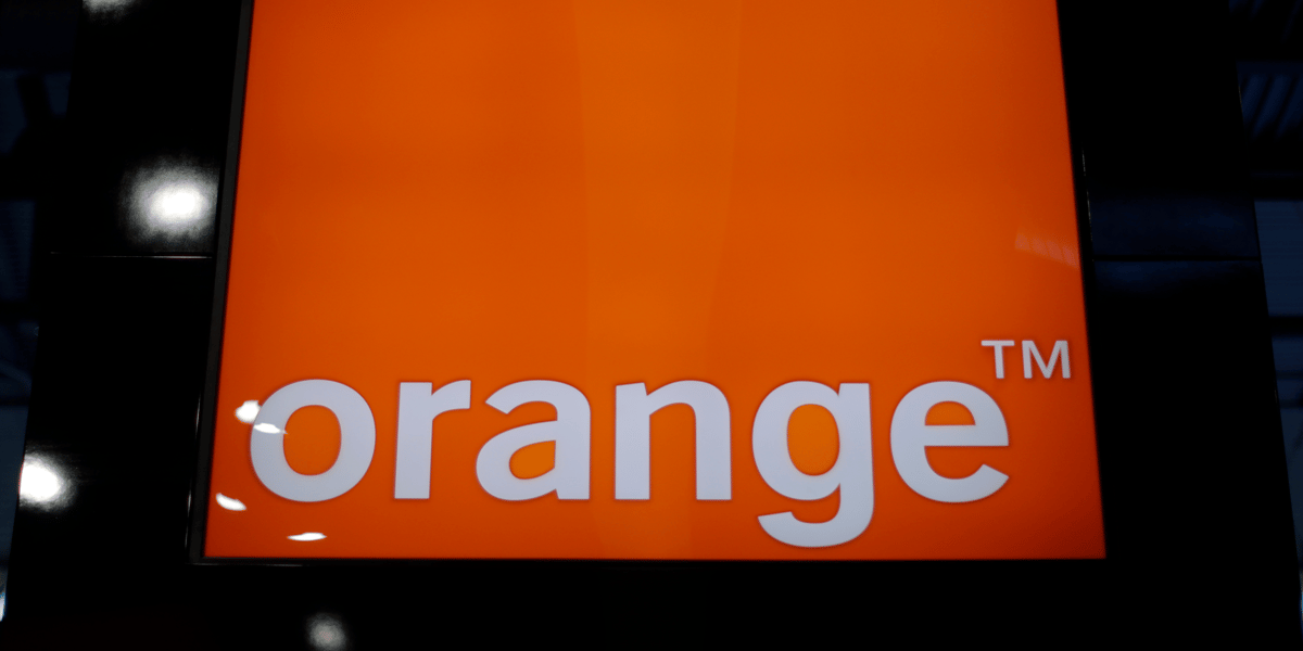 Orange: la hausse des ventes ralentit au troisieme trimestre, objectifs confirmes