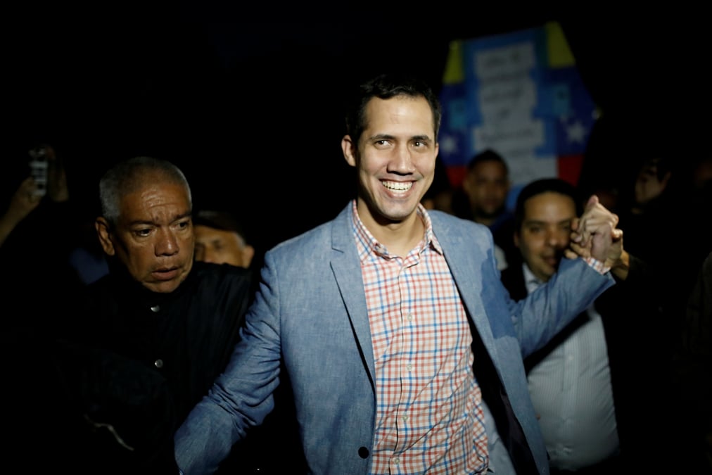L'opposant guaido prete serment et se declare president par interim