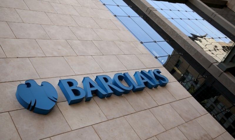 Barclays transfere a paris des postes dans les derives