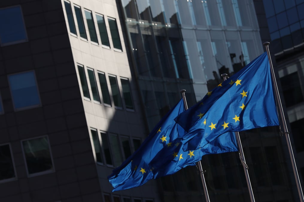 Bruxelles pret a ouvrir une enquete sur l'offre d'essilorluxottica sur grandvision