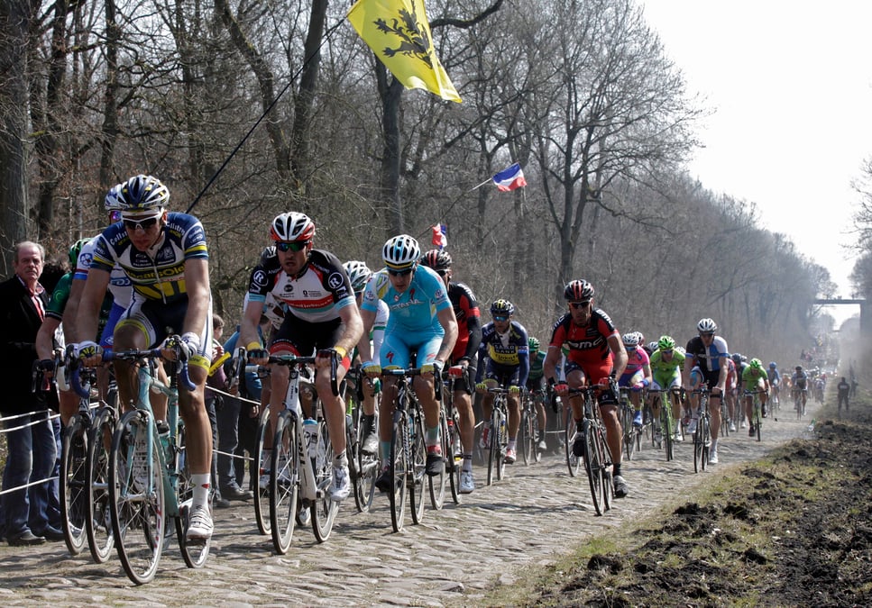 La course cycliste paris-roubaix reportee au 3 octobre, annonce l'uci
