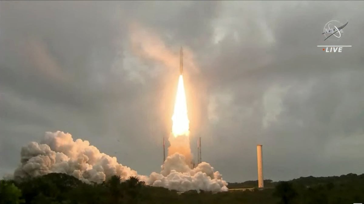 Lancement reussi du telescope revolutionnaire de la nasa par ariane 5 en guyane