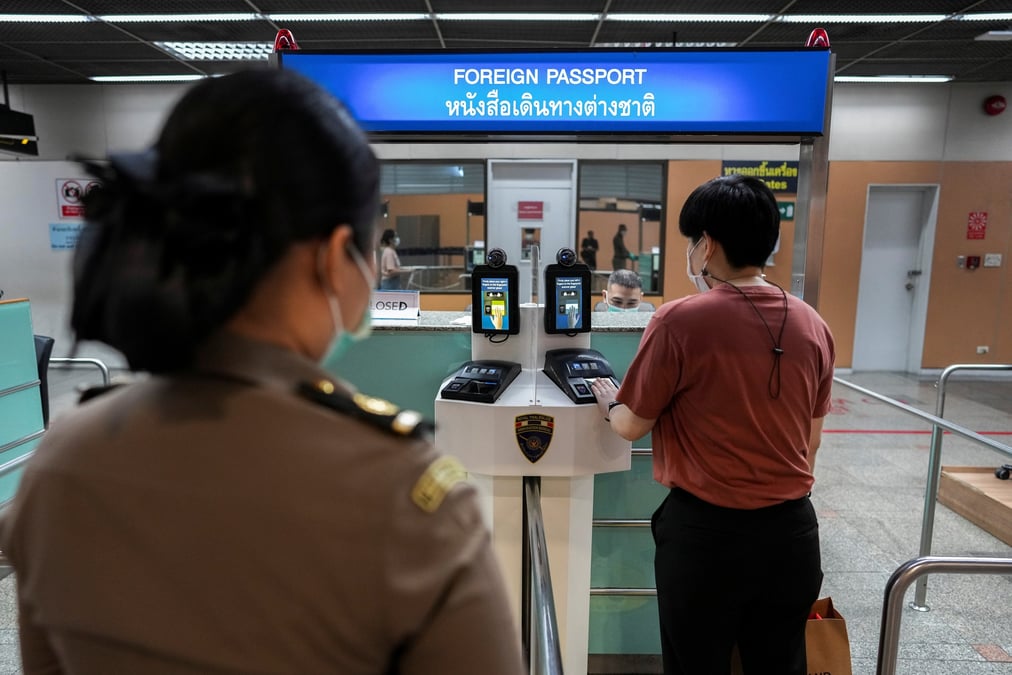 Le personnel de l'aeroport international don mueang, en thailande