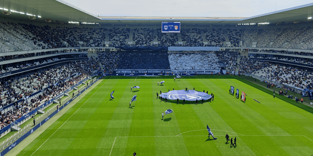 N'ayant plus le droit ni les moyens d'accéder au Matmut Atlantique, les Girondins de Bordeaux joueront samedi à huis clos au stade Sainte-Germaine, au Bouscat, près de Bordeaux.