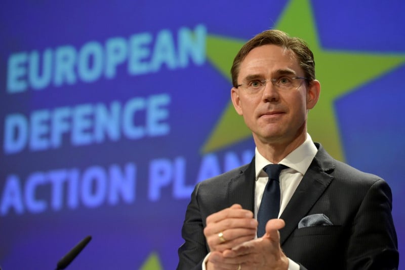 L'ue pourrait suspendre les droits de vote de varsovie, dit katainen