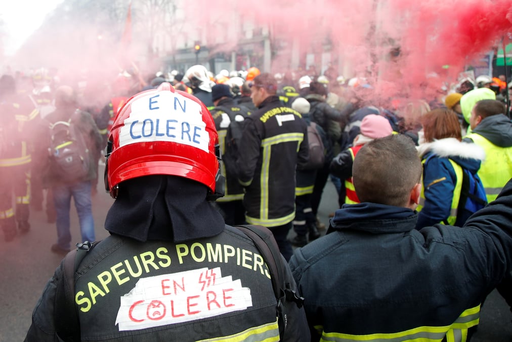 Les sapeurs-pompiers du Rhône demandent une revalorisation salariale et des postes supplémentaires. Ici, une photo d'archive prise à Paris.