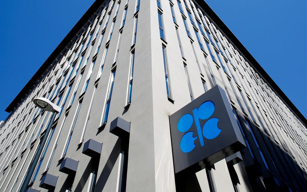 Le logo de l'organisation des pays exportateurs de petrole (opep) a l'exterieur de son siege a vienne