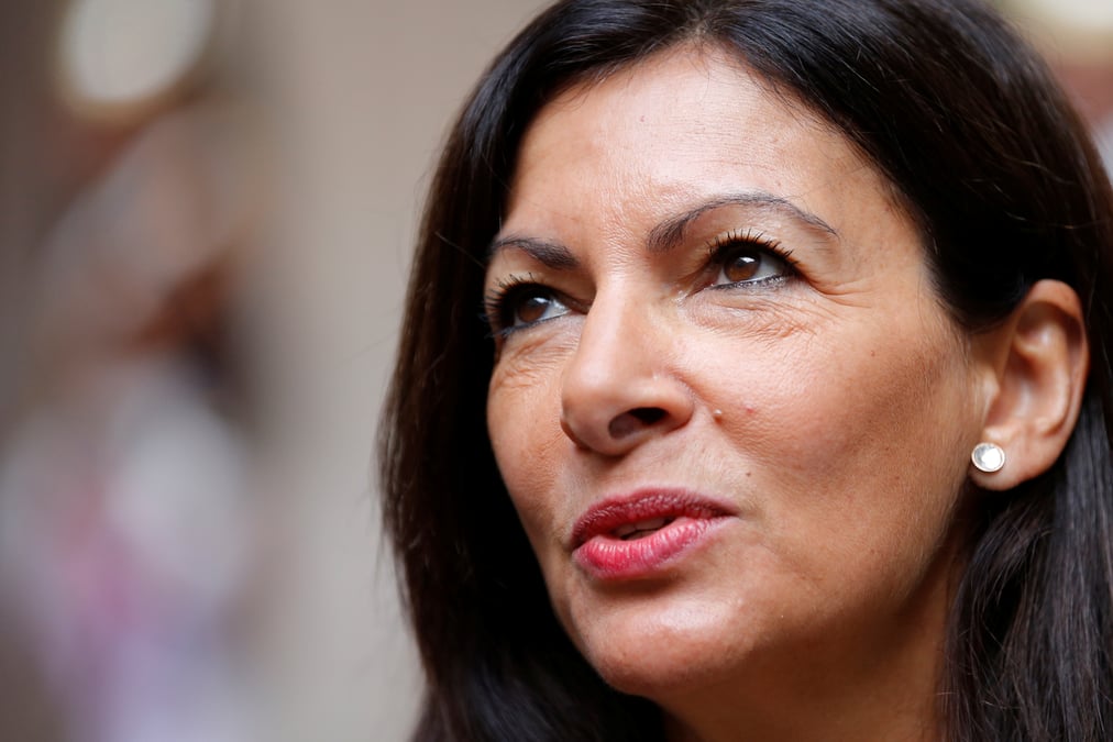 Accusee d'emploi fictif, hidalgo porte plainte