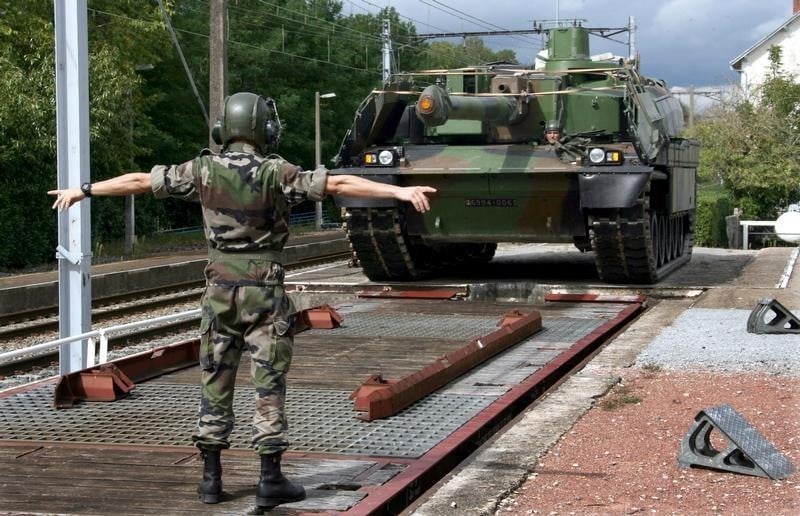 La France restructure son armée sur fond de recherche d'économies