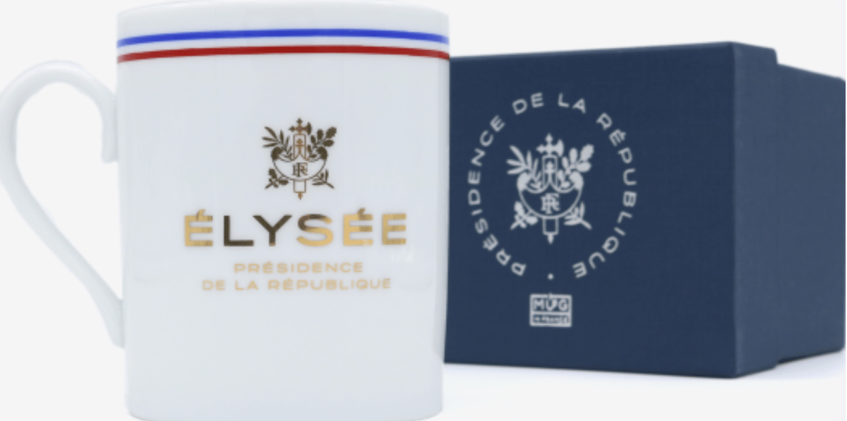 Elysée, produits dérivés, goodies, mug, montre Lip, stylo Bic, boutique, macaron, sac première dame, tshirt croquignolesque,