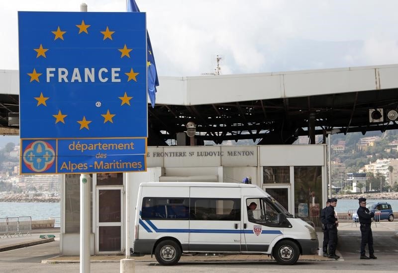 Un reseau de passeurs de migrants vers la france demantele en italie