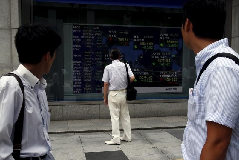 Tokyo termine en hausse
