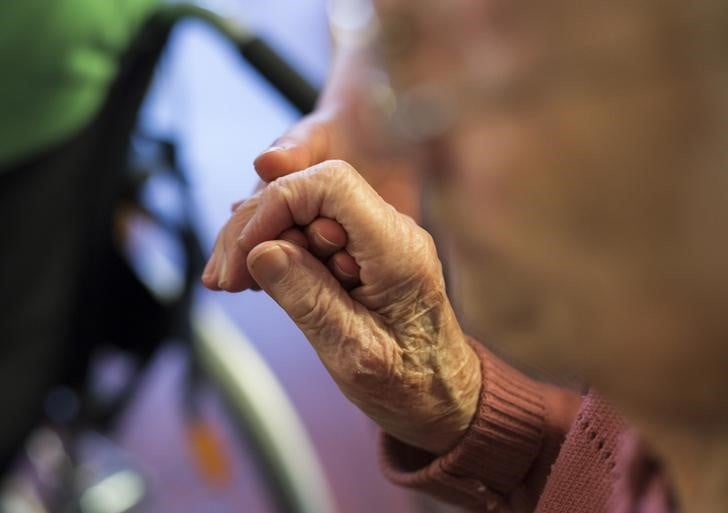 France: 175 propositions pour accompagner la dependance