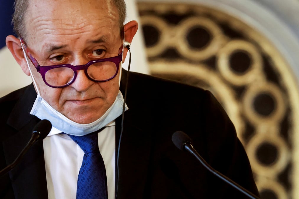 Birmanie: etape supplementaire dans la violence aveugle et meurtriere, dit le drian