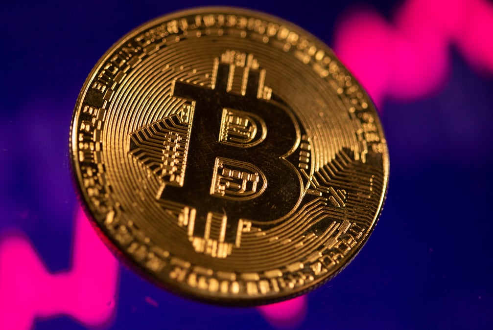 Le bitcoin touche un sommet a la veille de l'ipo de coinbase