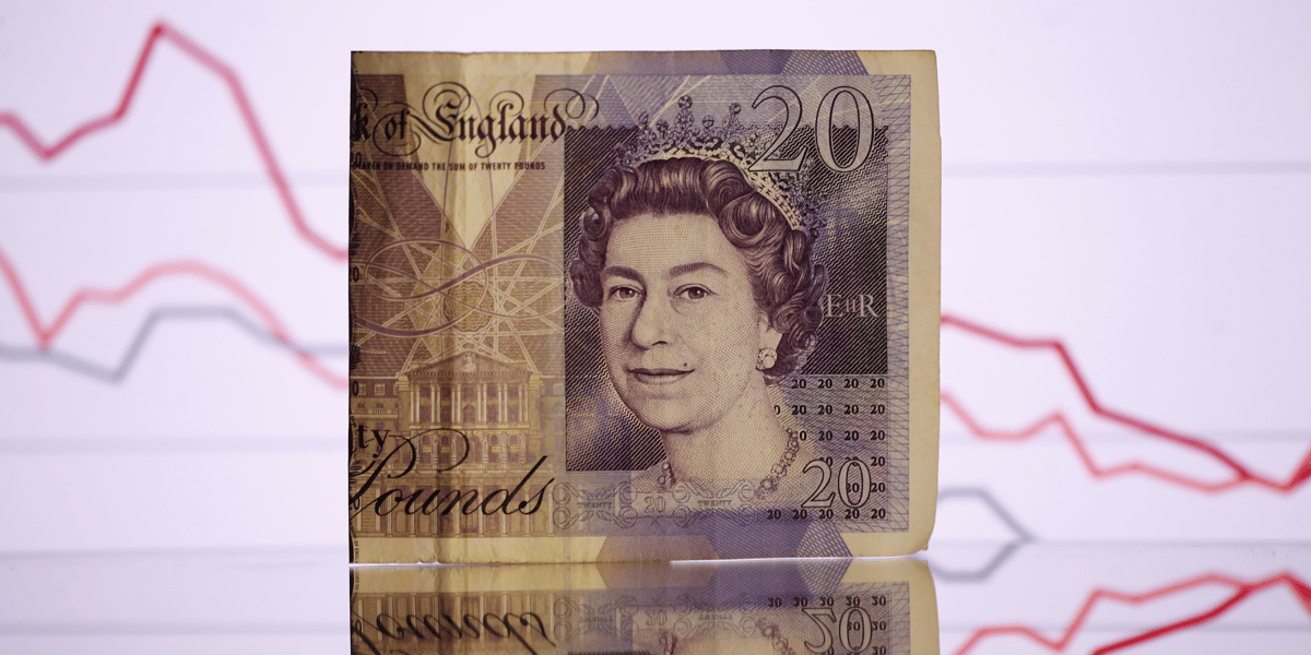 La livre sterling grimpe sur des espoirs d'accord sur le brexit