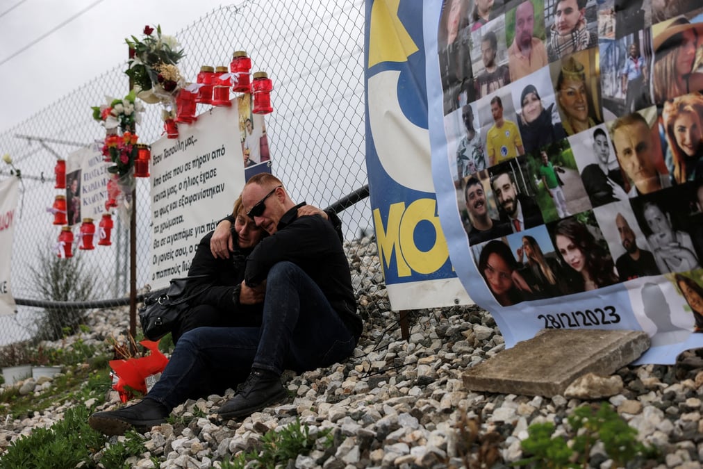 Commemoration sur le lieu de l'accident, a l'occasion du premier anniversaire de l'accident ferroviaire le plus meurtrier de grece, a tempi