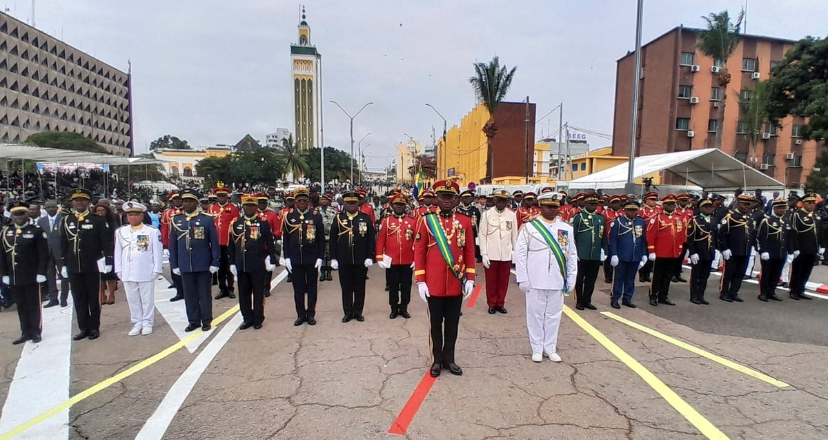 Les gens assistent aux celebrations marquant le premier anniversaire du renversement du president ali bongo, a libreville