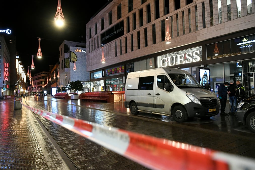 Attaque au couteau: la police neerlandaise toujours en recherche d'un suspect
