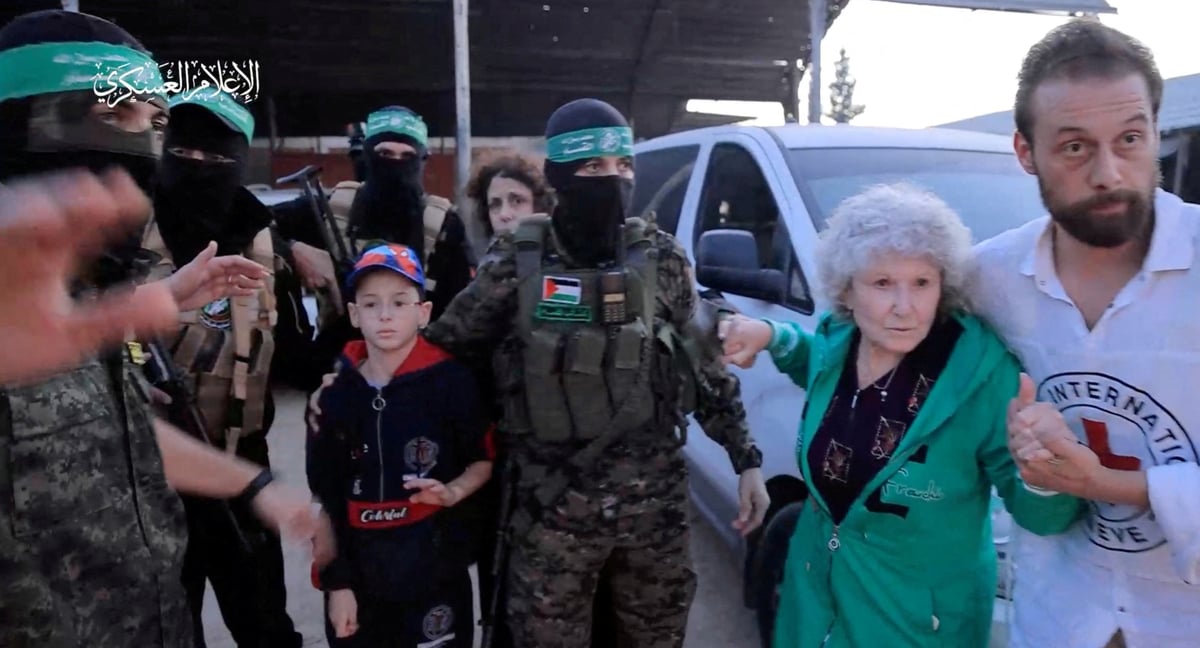 13 femmes et enfants israéliens ou binationaux qui avaient été enlevés le 7 octobre, 10 travailleurs thaïlandais et un ressortissant philippin ont été libérés vendredi.