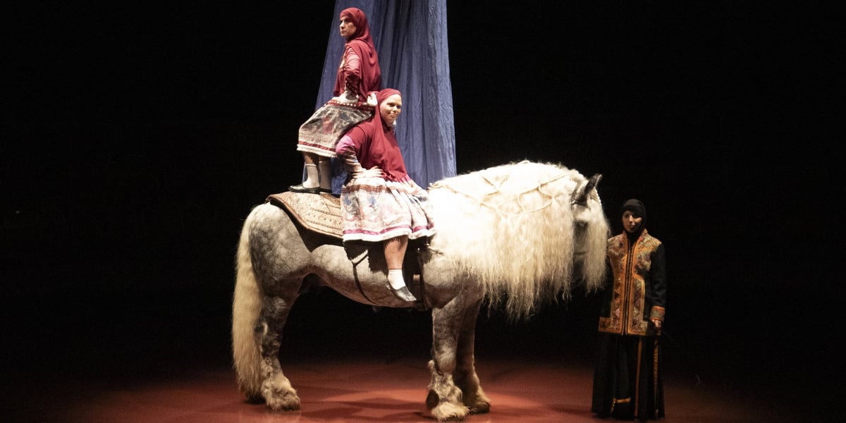Dans un troisième volet de son cabaret, Bartabas rend hommage aux femmes afghanes et iraniennes.