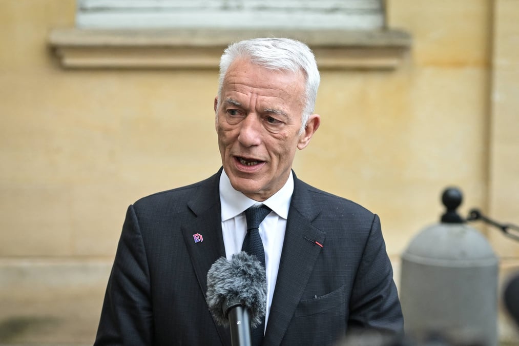 Le patron du Medef appelle à supprimer l'abattement pour frais professionnels dont jouissent les retraités dans leur déclaration de revenus.