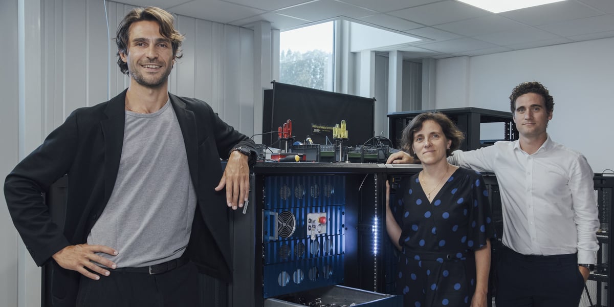 Les cofondateurs de Quandela, Niccolo Somaschi, Pascale Senellart, et Valérian Giesz.