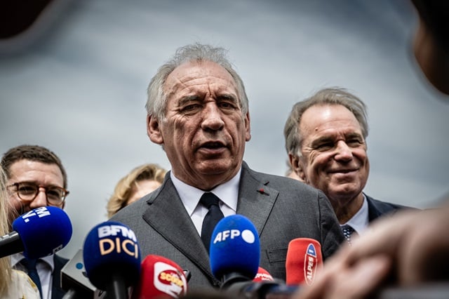 Le Premier ministre, François Bayrou, lors d’un point presse dans les Alpes, le 27 juin.