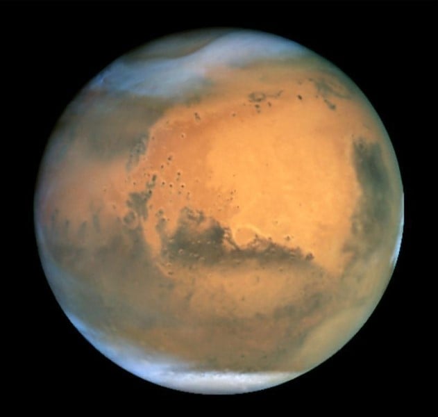 Sous la surface de poussiereuse de mars, des glaciers