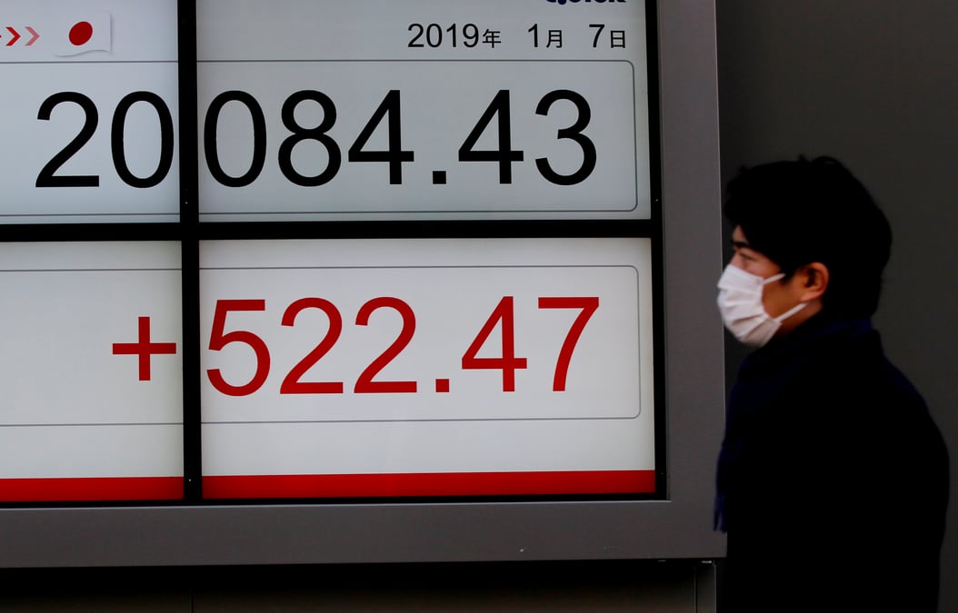Le nikkei a tokyo finit pratiquement stable