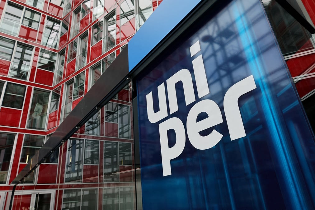 Le logo d'uniper est visible au siege de la societe a dusseldorf, en allemagne