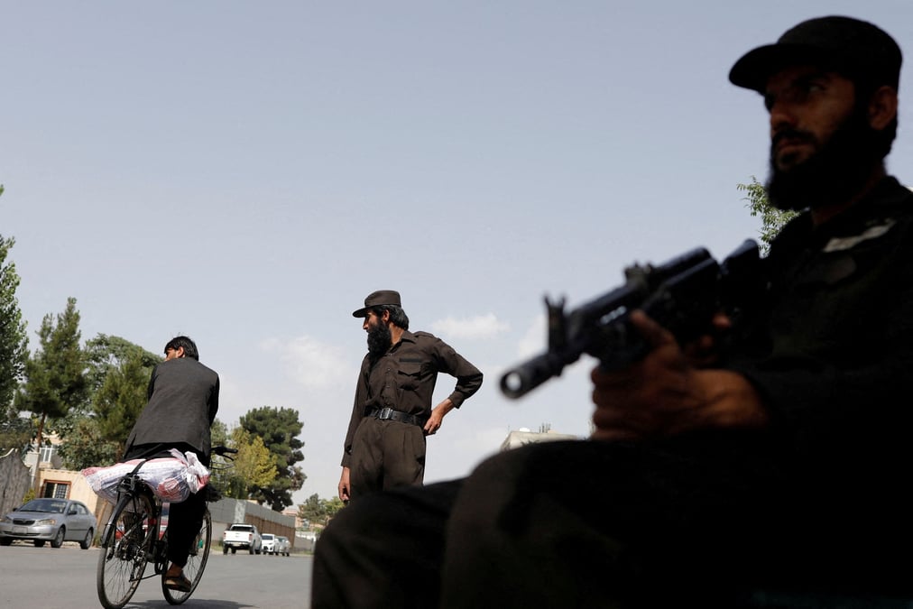 Des soldats talibans a kaboul, en afghanistan