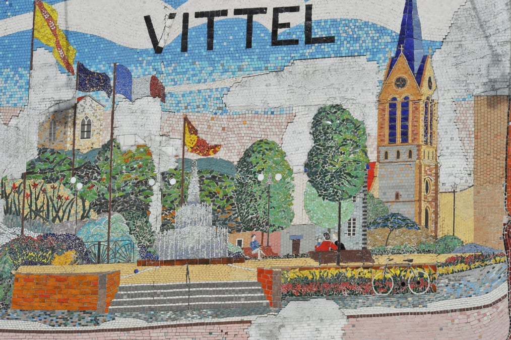Les sites de Vittel et Contrexéville, détenus par Nestlé Waters, emploient un millier de salariés et produisent 1,5 milliard de bouteilles par an, toutes marques confondues (Vittel, Hépar, Contrex).