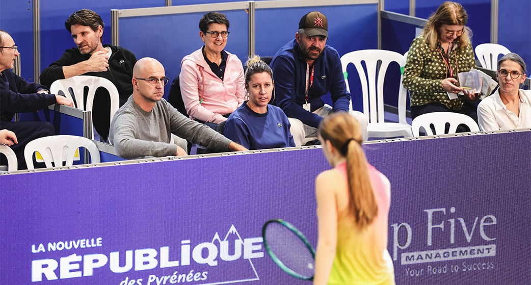 Ivan Ljubicic
et Pauline
Parmentier,
en pleine
observation
dans la tribune
du tournoi des
Petis As à Tarbes,
mercredi.