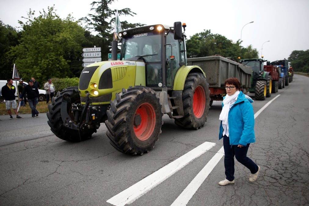 Fnsea et ja appellent a l'arret du blocage des raffineries