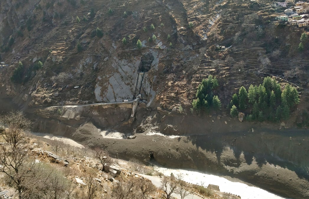 Inde: des dizaines de morts redoutes apres la rupture d'un glacier de l'himalaya