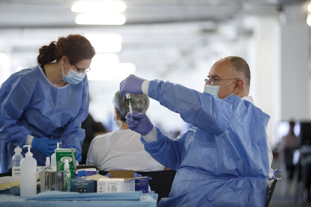 Coronavirus: possible lien entre vaccin astrazeneca et de tres rares cas de caillots, selon l'ema