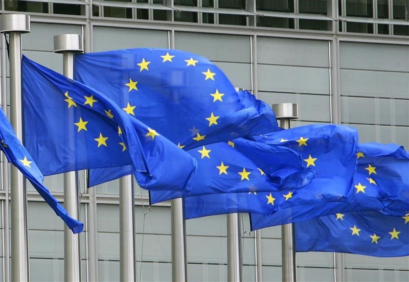 L'ue dit vouloir s'en tenir aux sanctions contre moscou