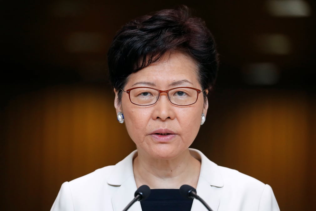 Hong kong: carrie lam veut apaiser les tensions grace au dialogue