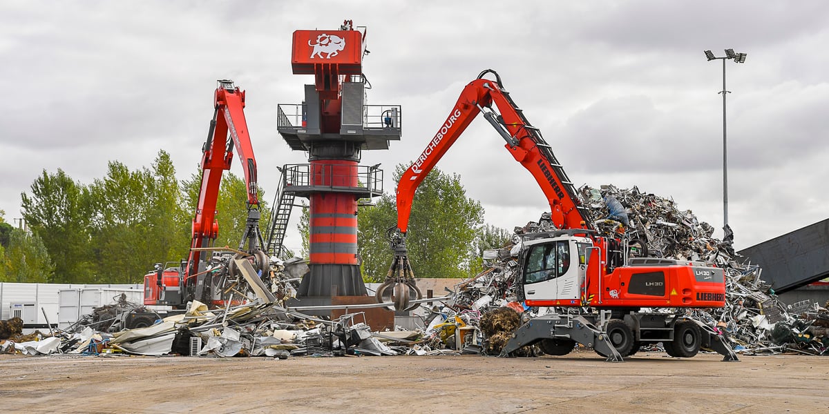 C'est à Bassens sur un site de 7,5 hectares flambant neuf que l'entreprise Derichebourg procède au tri, au broyage et au cisaillage de biens de consommation courante tels que des voitures, des réfrigérateurs et des ballons chaudes.