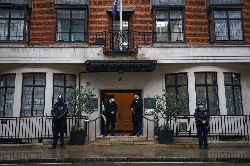 Hospitalisation par precaution du prince philip, mari d'elizabeth ii