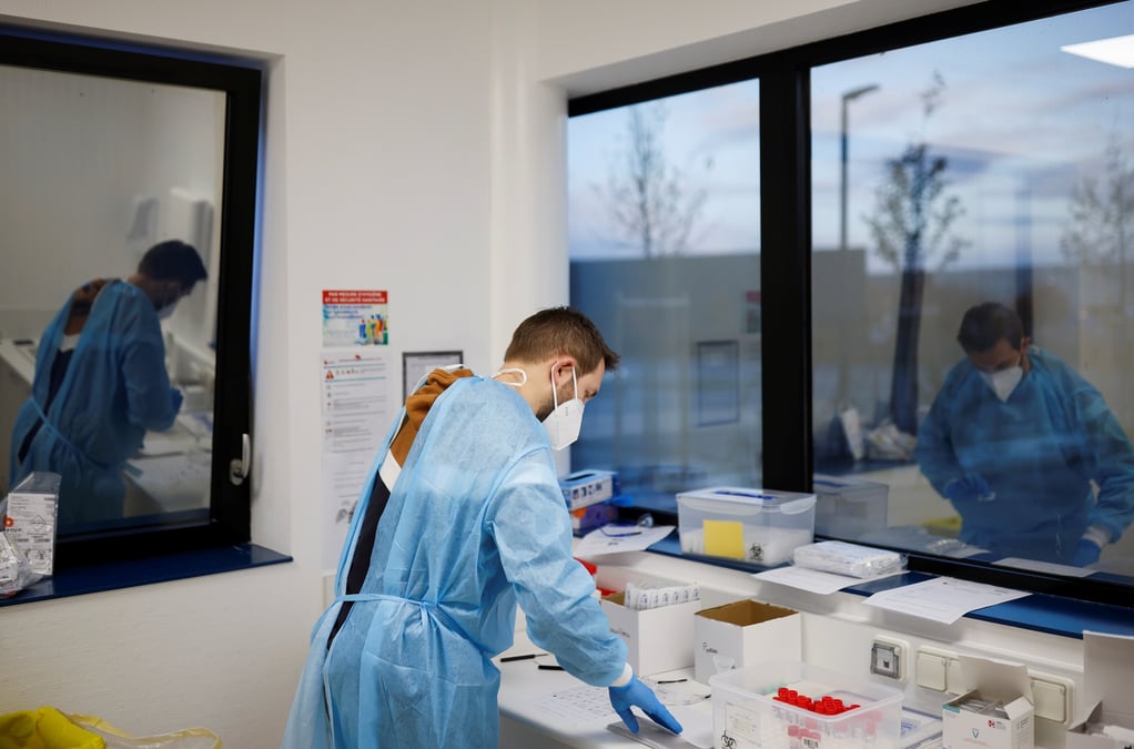Coronavirus: neuf cas de contamination par omicron identifies en france