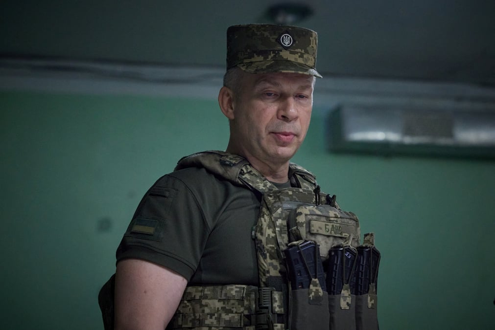 Le commandant des forces terrestres, le general de corps d'armee oleksandr syrskyi, dans la region de donetsk, en ukraine