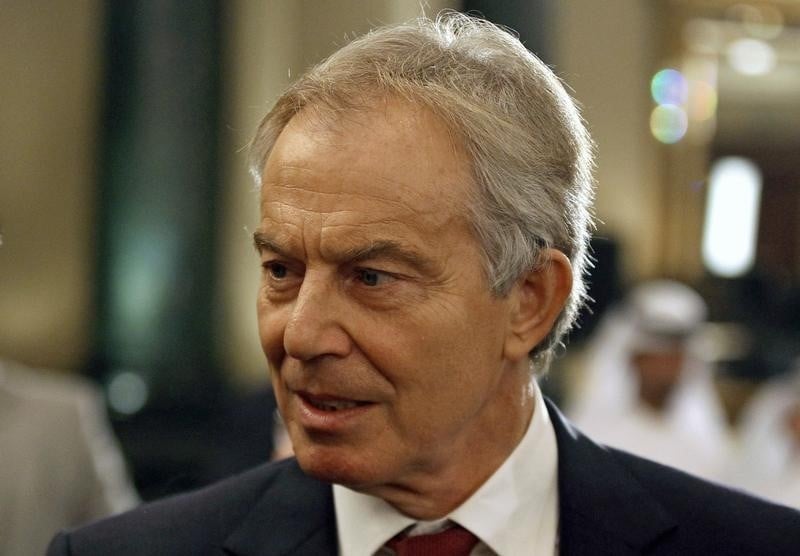 Tony blair critique le "virage a gauche" du parti travailliste