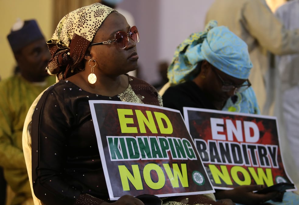 Plus de 340 ecoliers liberes au nigeria six jours apres leur enlevement
