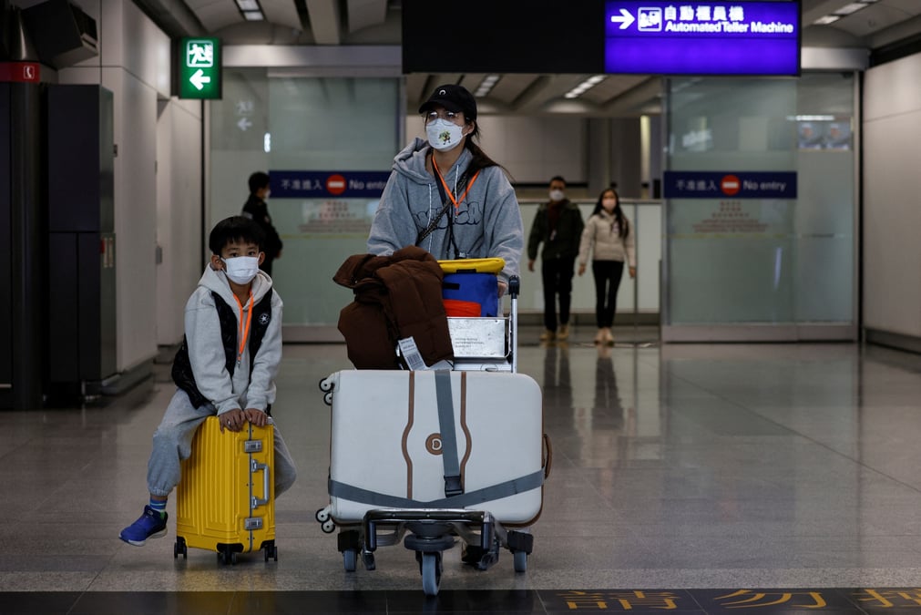 Aeroport international de hong kong apres la levee des controles de mouvements covid-19