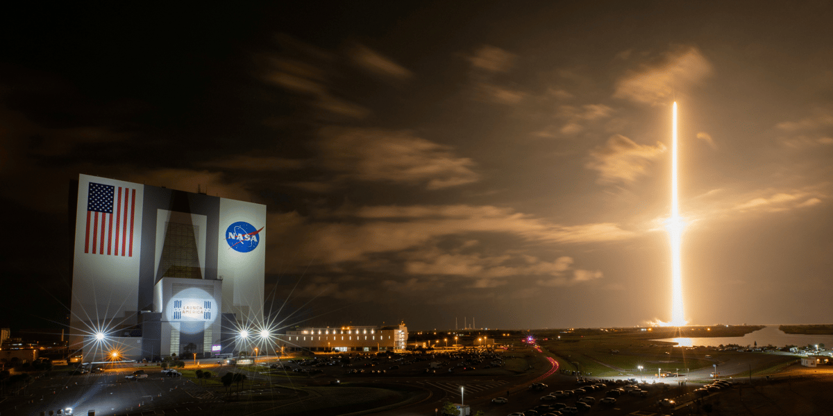 Spacex se prepare a envoyer le premier equipage civil dans l'espace